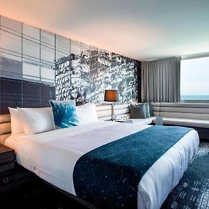 Zimmer mit Kingsize-Bett auf den oberen Etagen